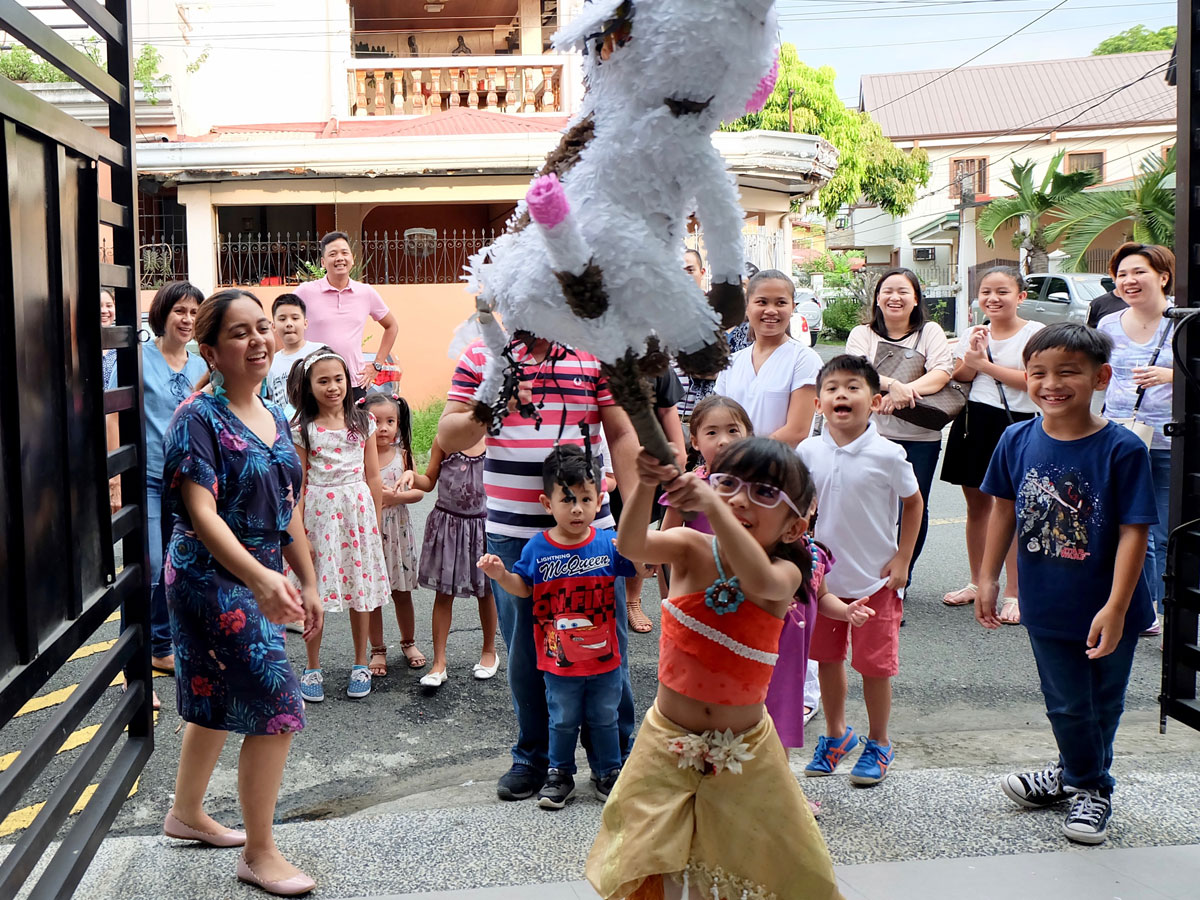 Moana Party Ideas: Pua Piñata